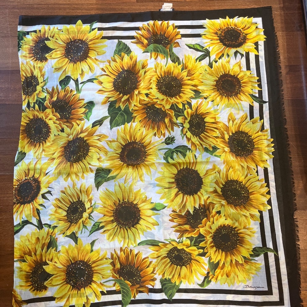 Dolce and Gabbana Sunflower print scarf / Pareo
